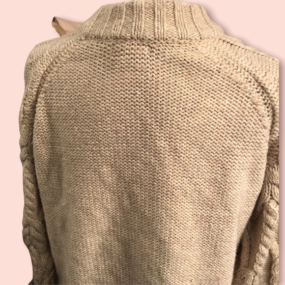 H&M Oversized Cable Knit Sweater - Picture 4 of 5